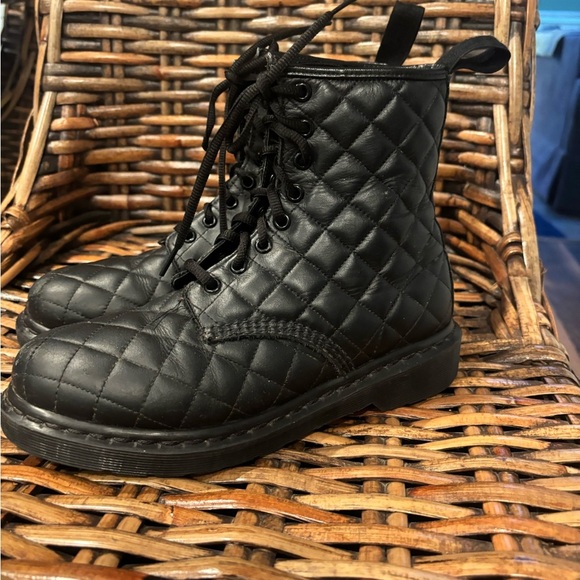 Dr. Martens Coralie quilted black combat boot 7 Great condition! - Picture 2 of 15